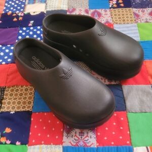 NWOT Adidas Platform Clogs